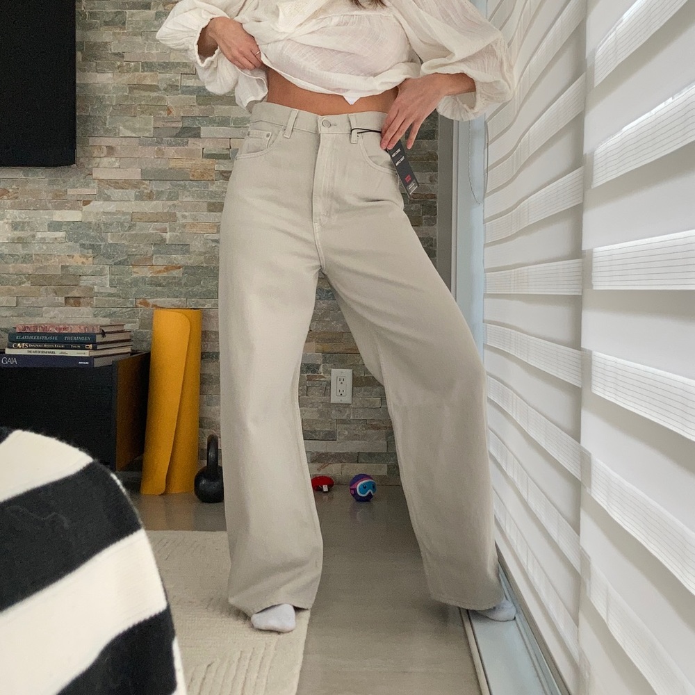 High rise wide leg levis - Picture 2 of 5